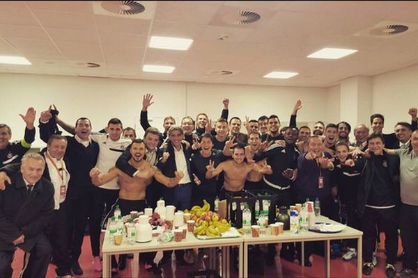 Fudbaleri Partizana slavljeničkim selfijem pokazali da im niko ništa ne može! (FOTO)