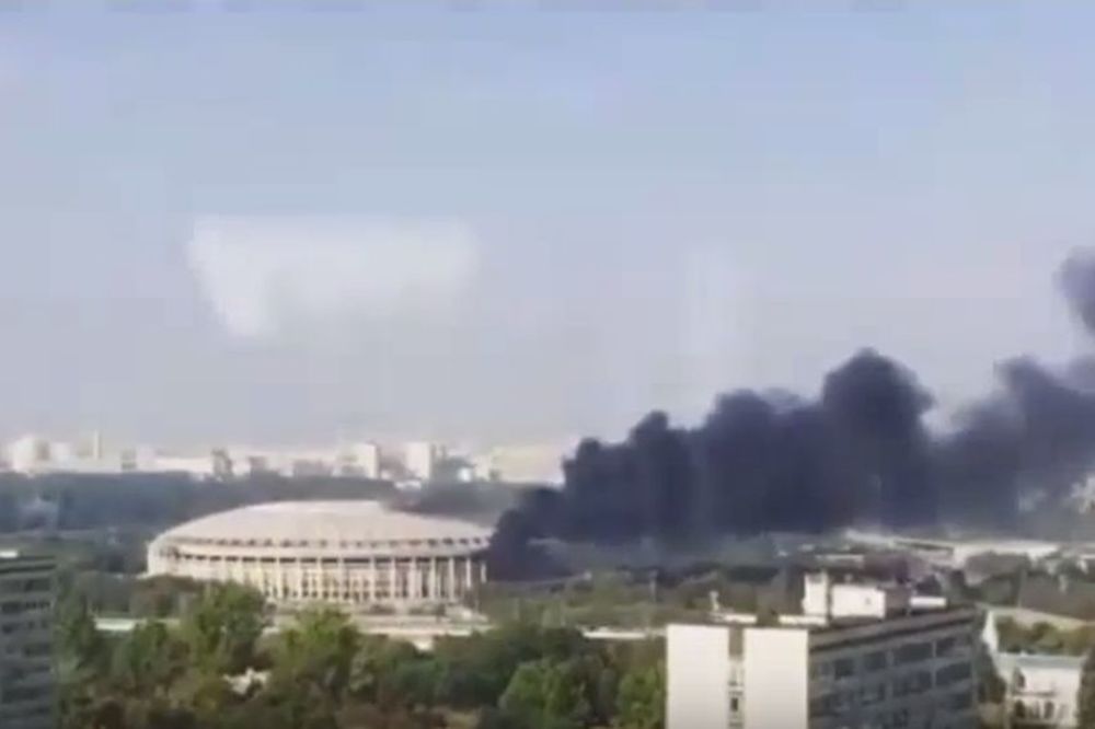 Uzbuna u Moskvi: Izbio požar na najvećem ruskom stadionu! (VIDEO)