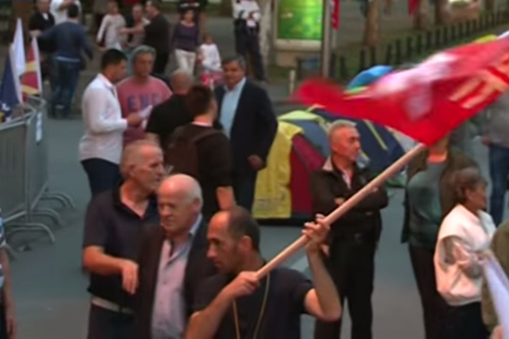 Podgorica: Demokratski Front nastavlja proteste, šatori i bina nisu uklonjeni!