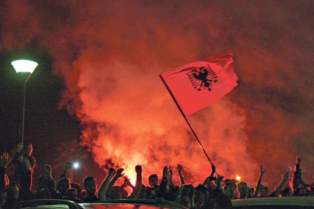 Ovako se Albanci sa Kosova pripremaju za utakmicu sa Srbijom! (FOTO)