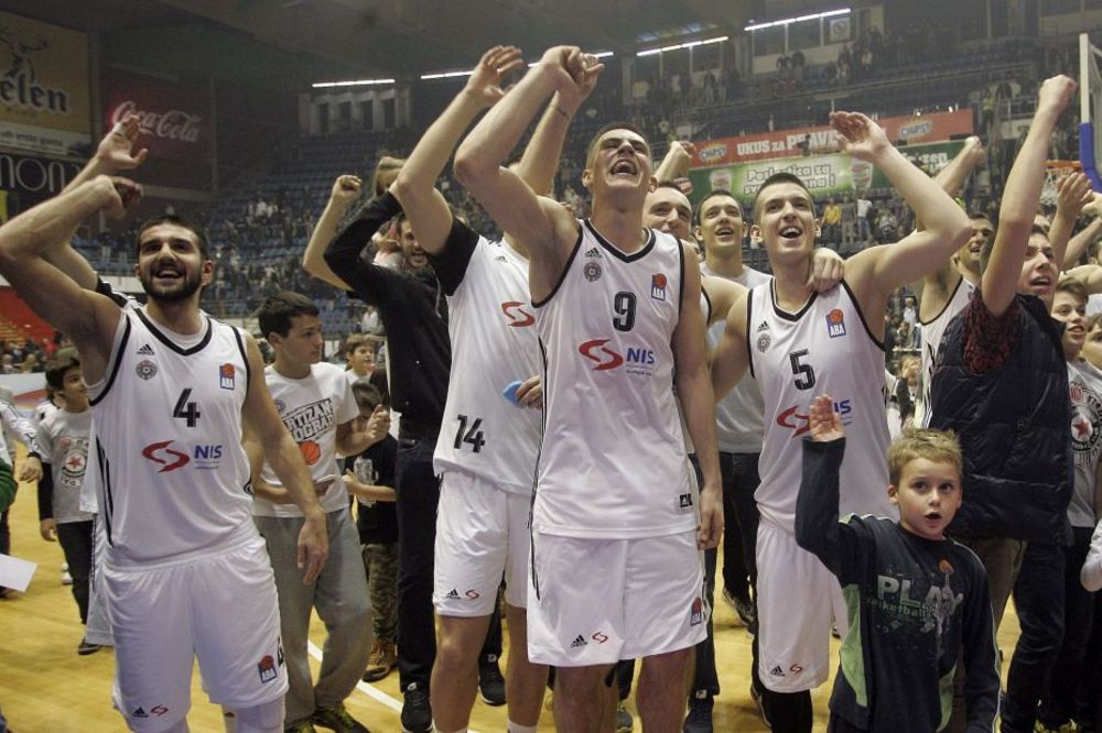Znate li u kakvim su još dresovima igrali košarkaši Partizana, osim crno-belim? (FOTO)