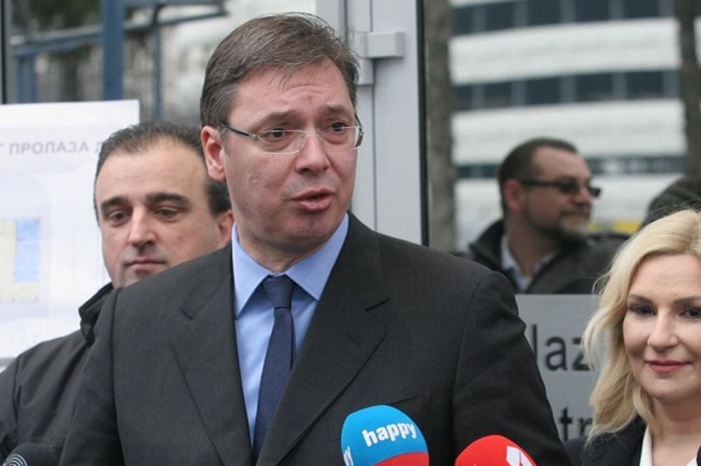 Vučić odbrusio novinarki: Pričaćete kada ja odobrim, ne morate da vičete! (VIDEO)