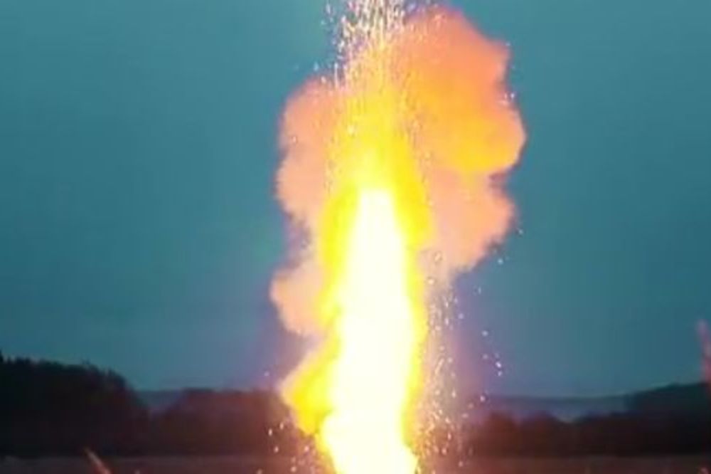 Zapalio je 20.000 prskalica. Možete li da pretpostavite šta se desilo? (VIDEO)