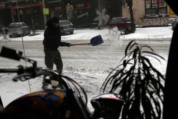 Srbija se i dalje bori sa snegom: Putevi prohodni, ali je saobraćaj i dalje usporen