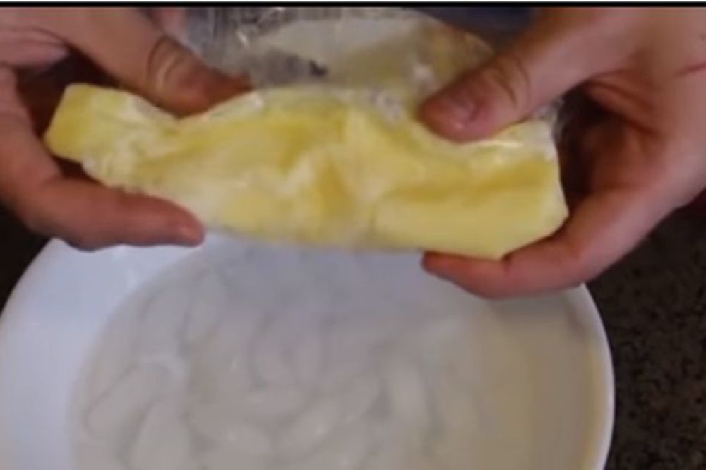 Uzeo je maslac i komadić maramice: Kad vidite šta je napravio, zanemećete! (VIDEO)