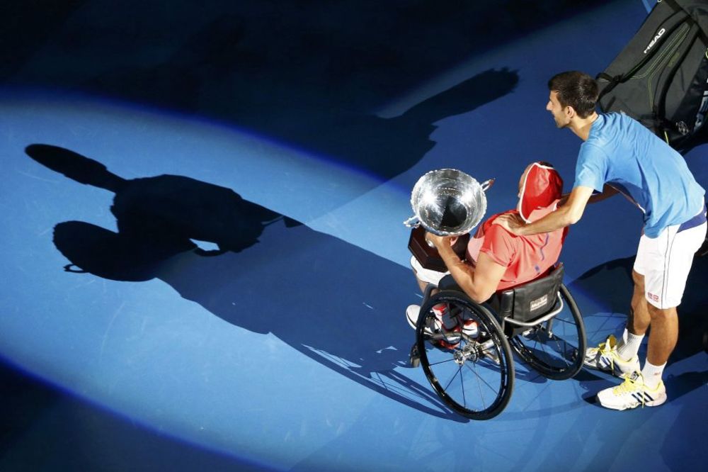 Novak opet pokazao veličinu: Prekinuo trening da bi čestitao šampionu AO u invalidskim kolicima!