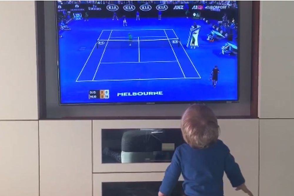 Novakov sin gleda tatu u finalu, ali sve vreme doziva mamu! (VIDEO)