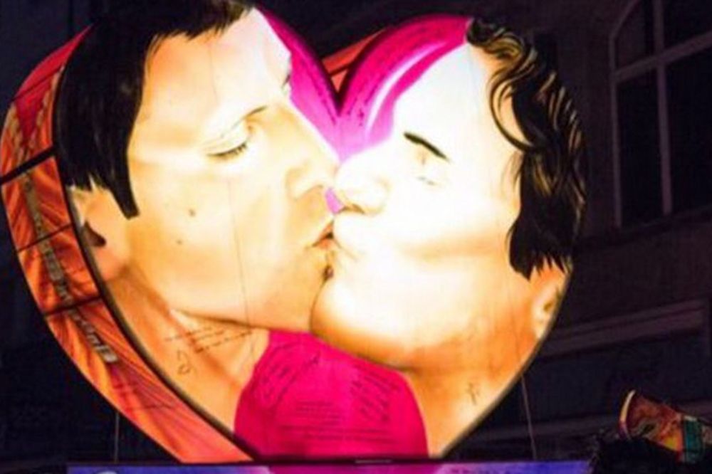 Da li ste verovali da ćete ikad videti poljubac Đokovića i Federera! I to u usta! (FOTO)