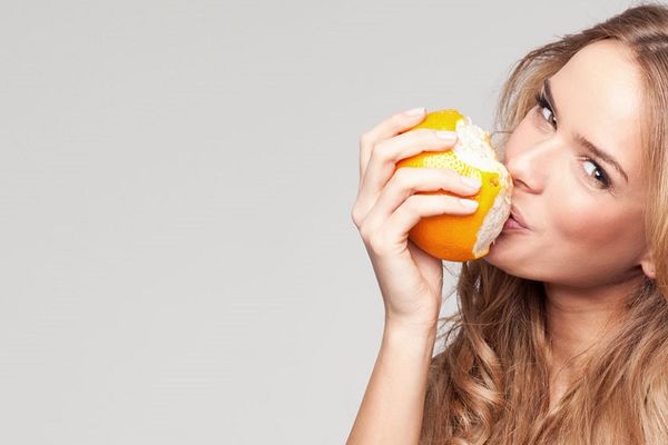 Ovih 5 znakova vas upozoravaju da vam telo žudi za vitaminom C (GIF)