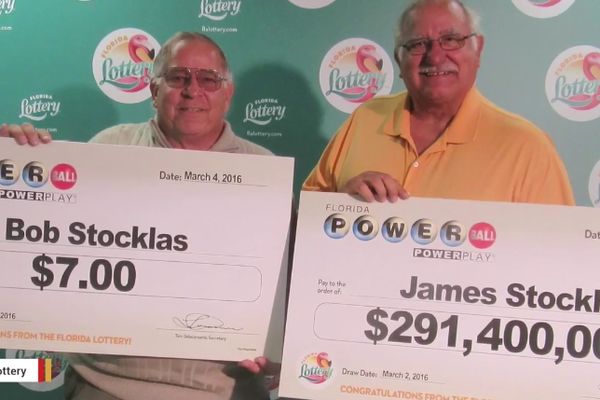 Braća podelila veliki dobitak na lutriji: Jedan uzeo 291 milion, drugi 7 dolara... (VIDEO)