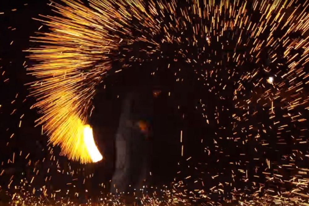 Pravi izazov: Spektakularni vatromet u usporenom snimku (VIDEO)