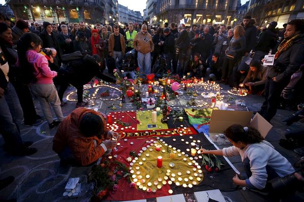 Hiljade ljudi na ulicama Brisela zapalilo je sveće za žrtve terorističkog napada (FOTO) (VIDEO)
