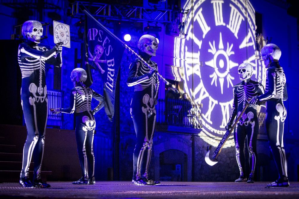 Karnevalska maskarada: Ulični ples smrti u susret Uskrsu! (FOTO)