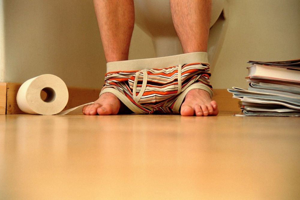 4 skrivene opasnosti u toalet papiru: O njima sigurno niste ni razmišljali! (GIF)