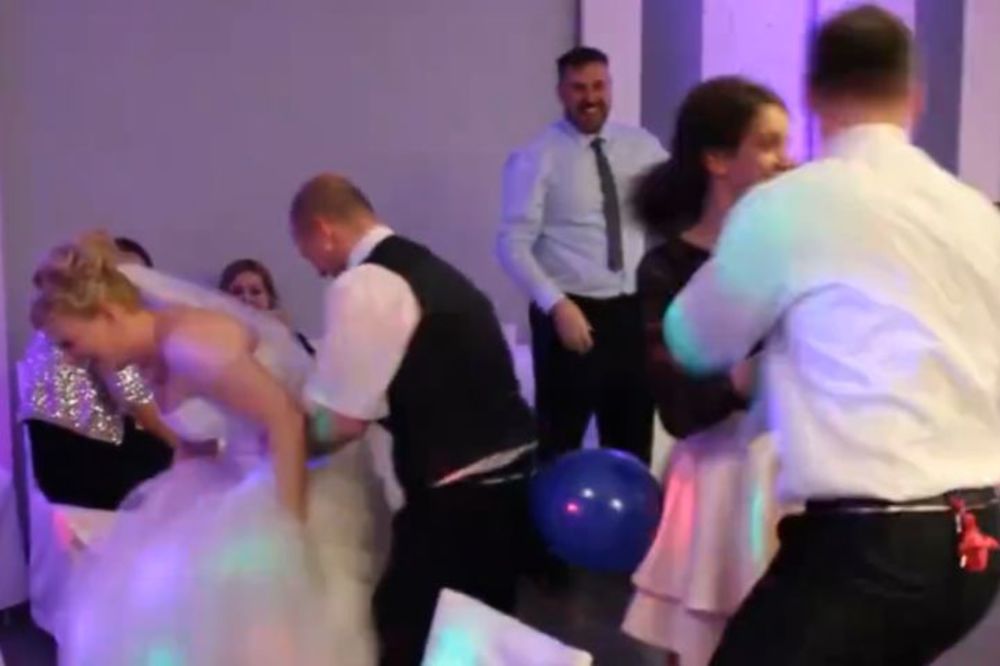 Grupnjak na venčanju: Ako je drugar oženio vašu simpatiju, ovo je način da mu se osvetite! (VIDEO)