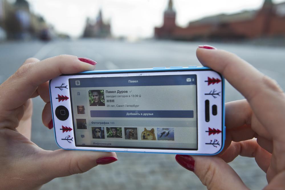 Rusi su ludi za ovom aplikacijom: S njom ćete i prolaznicima znati imena (FOTO) (VIDEO)