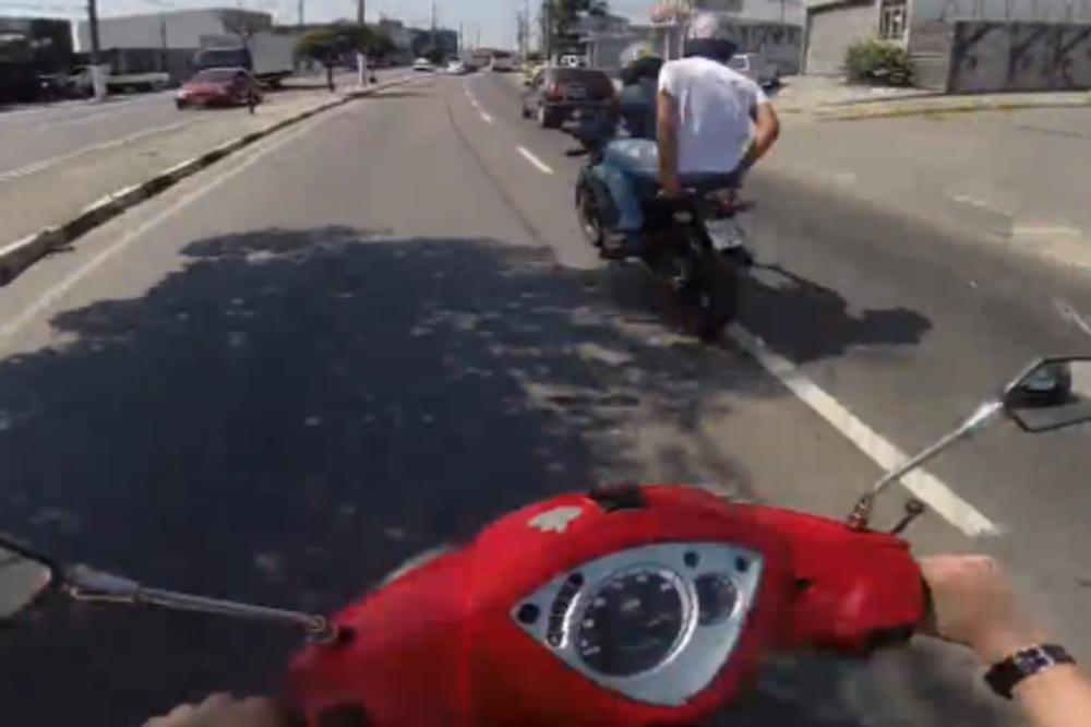 Luda vožnja skuterom koja ledi krv: Ako ste roditelj tinejdžera, ne gledajte ovo (VIDEO)