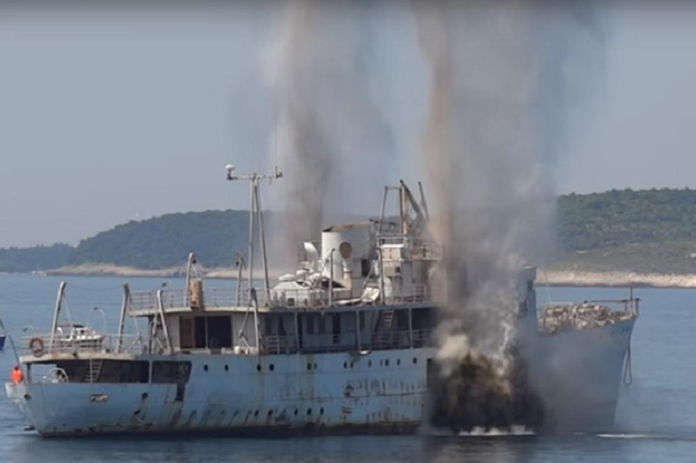 Istrani razneli brod dinamitom: Umesto brige oduševljenje 1.000 ljudi (FOTO) (VIDEO)