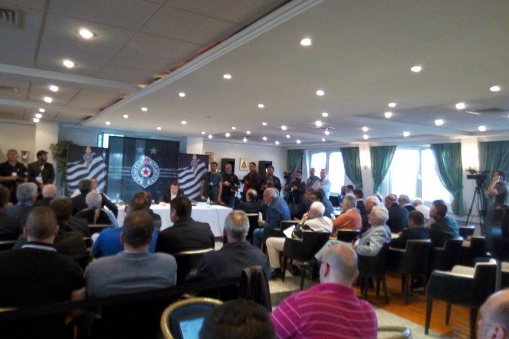 Opozicija i pozicija su konačno saglasne: Ovo je budući predsednik Partizana? (FOTO)
