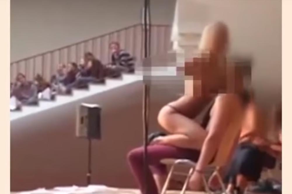 Kakva škola?! Striptizeta pleše gola pred učenicima u krilu profesora! (VIDEO)