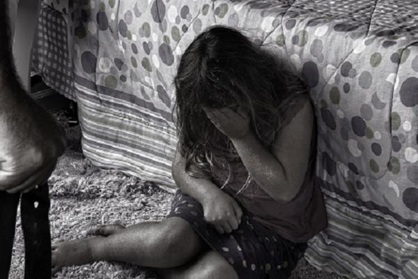 Horor u Kragujevcu: Stric devojčicu terao na seks, a roditelji joj nisu verovali!