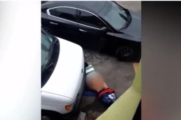 Verovali ili ne: Muškarac snimljen tokom sesksa sa asfaltom! Da, toliko je lud! (VIDEO)