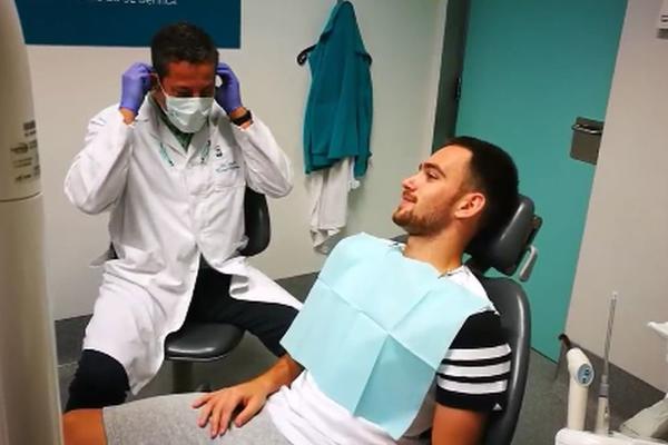 Ajde sada kaži "Aaa": Živkoviću pregledali zube u Benfiki! (FOTO) (VIDEO)