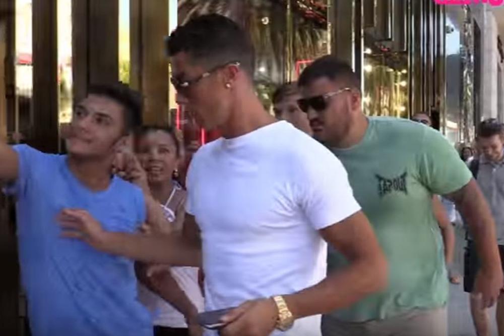 Pokazao zašto ga mnogi mrze: Bezobrazni Ronaldo odgurnuo obožavatelja! (VIDEO)