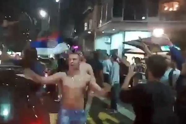 Sinoć niko nije spavao: Beograd se zbog pobede košarkaša u po noći pretvorio u epicentar ludnice! (VIDEO)