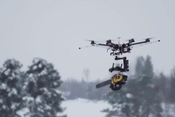 Više niko nije miran, od kada vazduhom lete dronovi ubice! (GIF)