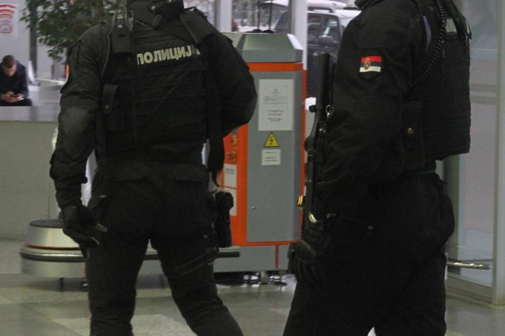 Pa da li je realno? Dvojica lopova ukrali mobilni telefon policajcu u uniformi usred Beograda!