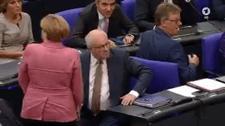 Tišina tamo! Merkelovu ućutkao predsednik parlamenta i oterao u ćošak! (GIF) (VIDEO)