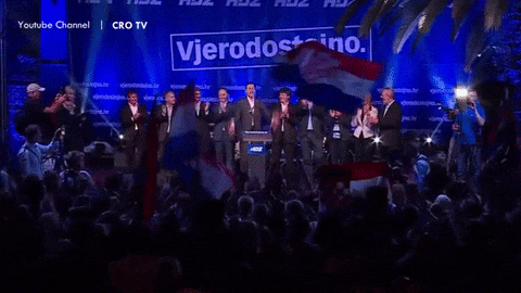 Hrvatski ministar skakao i drao se na bini, sad se svi sprdaju sa njim (GIF) (VIDEO)