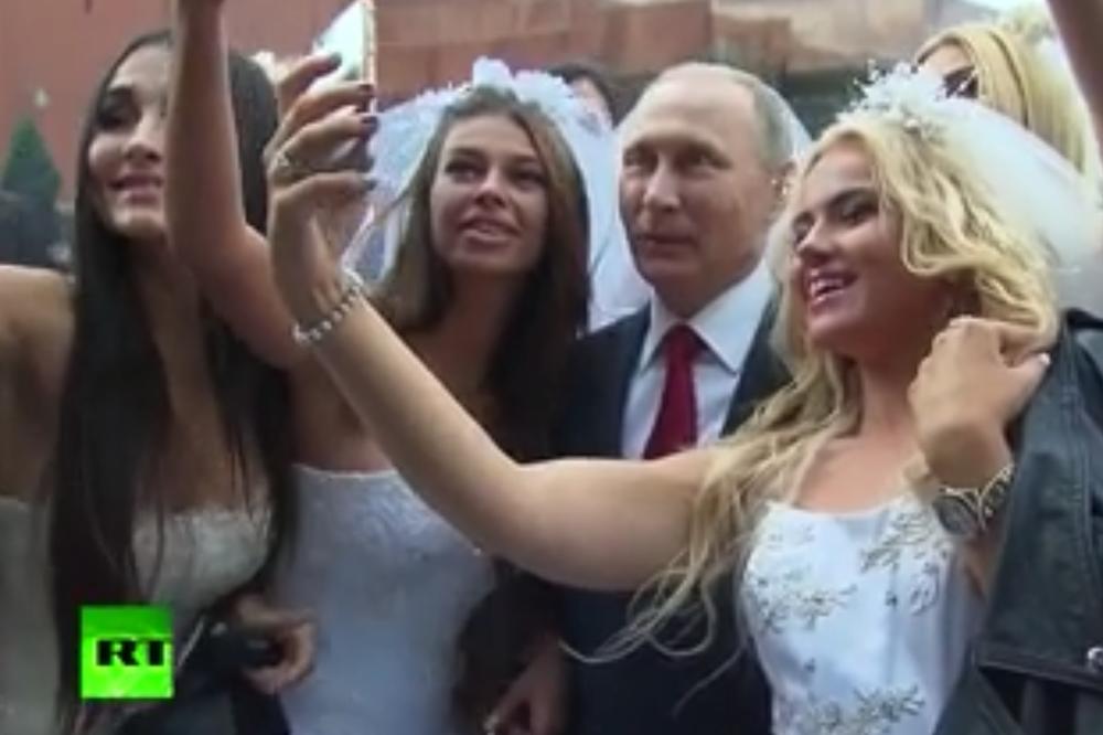 Palite mladoženje, stigao Putin! Mlade se pobiše da se slikaju sa Putinom! (VIDEO)