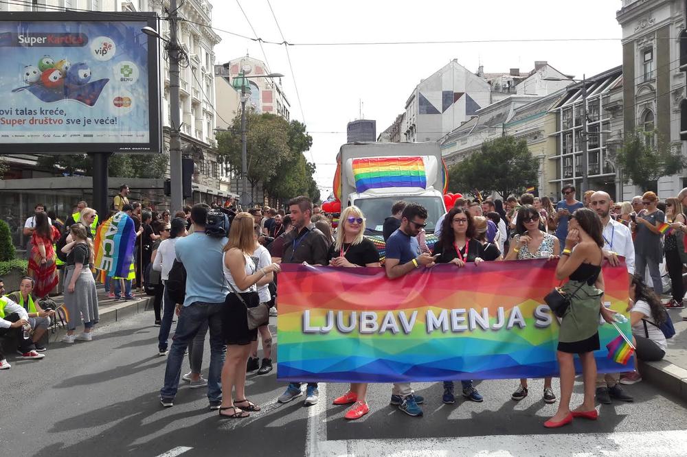 Parada ponosa prošla bez većih incidenata, mnogo poznatih podržalo šetnju (FOTO) (VIDEO)