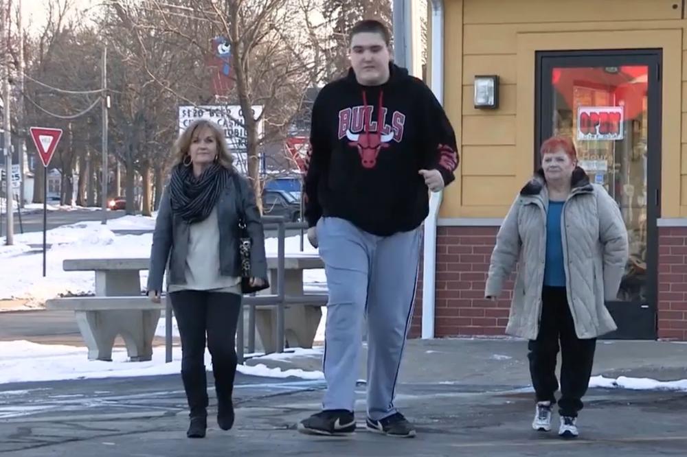 Ima 234 centimetra i još uvek raste! Najviši tinejdžer na svetu upravo saznao sjajne vesti! (FOTO) (VIDEO)