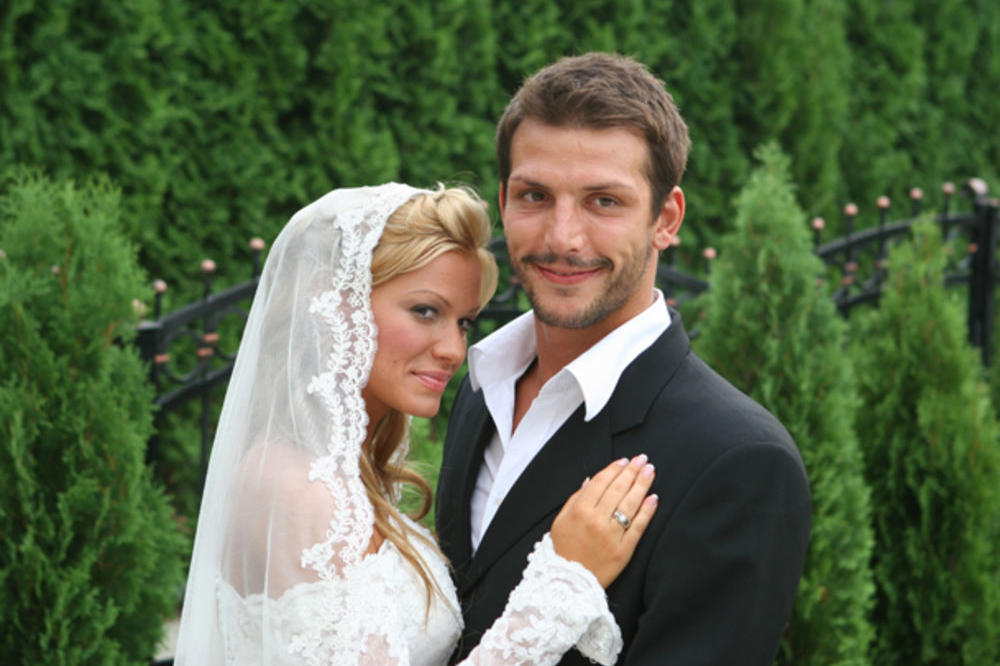 Cela Srbija je pričala o njihovoj gala svadbi, a lagali su! Kako su se zaista venčali Dača i Nataša Bekvalac?