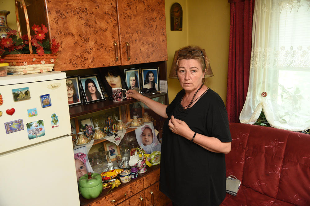 Ubila je tuga za ćerkom! Preminula majka ubijene pevačice Jelene Krsmanović!