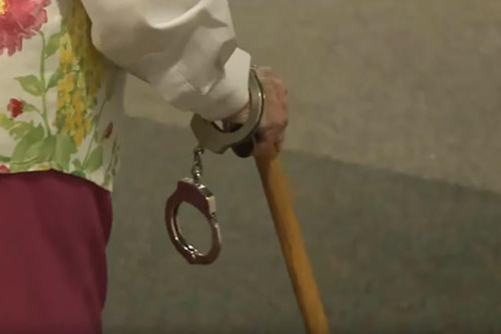 Policija uhapsila baku od 102 godine, a razlog je pravi hit! (FOTO) (VIDEO)