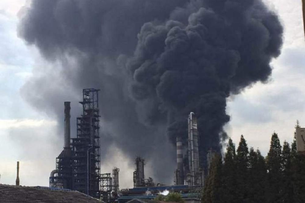 Jaka eksplozija u Kini: Rafinerija nafte u plamenu, nema žrtava!(FOTO)