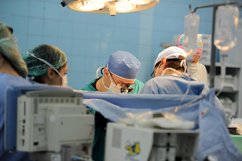 NI NEMCI TO NISU SMELI DA URADE: Srpski hirurzi izveli jednu od najkomplikovanijih operacija i izvadili tumor veličine pesnice!