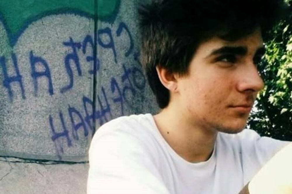 Nestao mladić posle komemoracije drugu koji se ubio: Majka strahuje da je skočio sa Brankovog mosta! (FOTO)