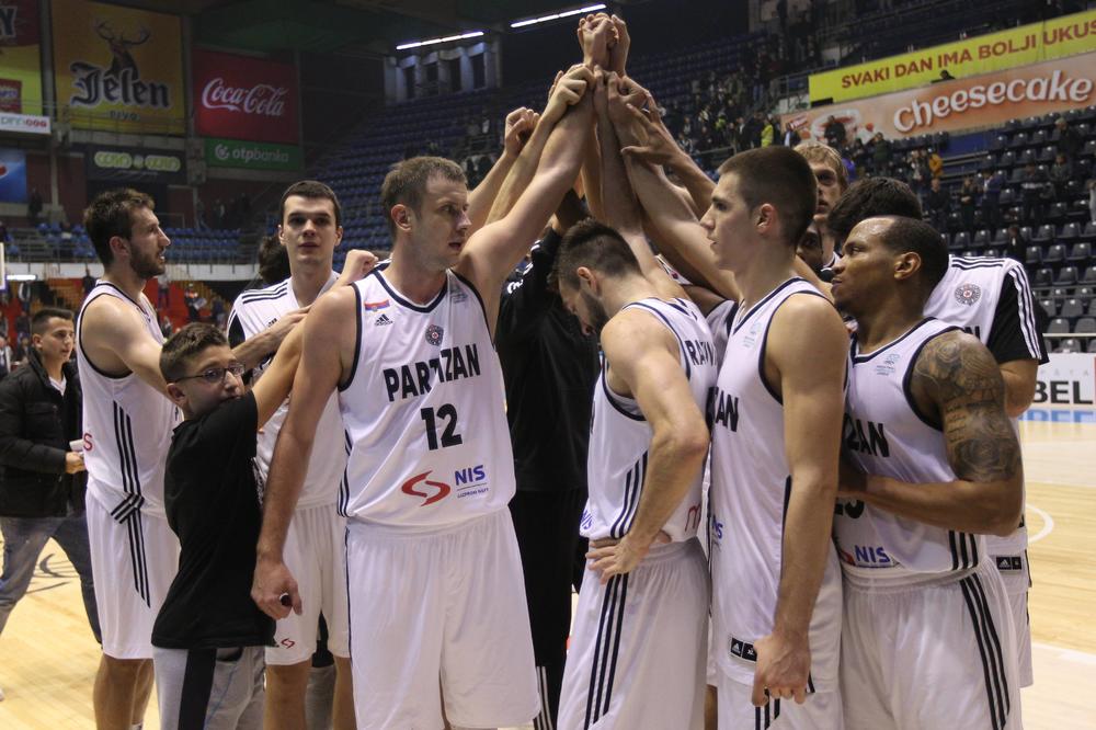 SVI K'O JEDAN! Jedna fotografija košarkaša Partizana širi se društevnim mrežama! (FOTO)