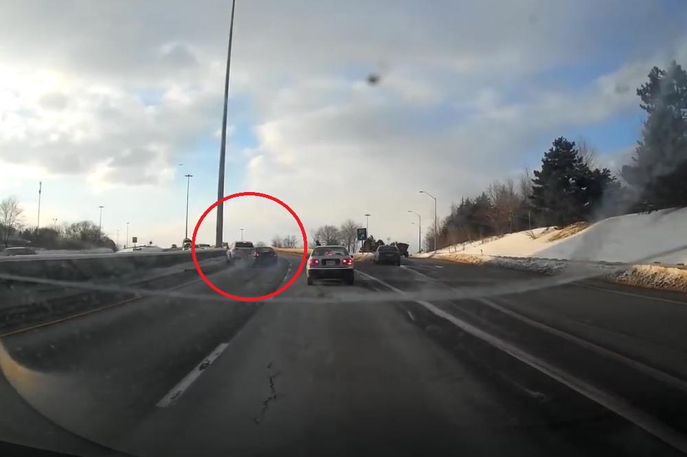 RUTINSKA KONTROLA: Ono kada saobraćajac (ne) radi svoj posao (VIDEO)