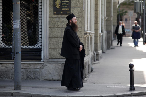 #POKAŽI SVOG POPA: Zašto Srbi masovno dele slike svojih sveštenika? (FOTO)
