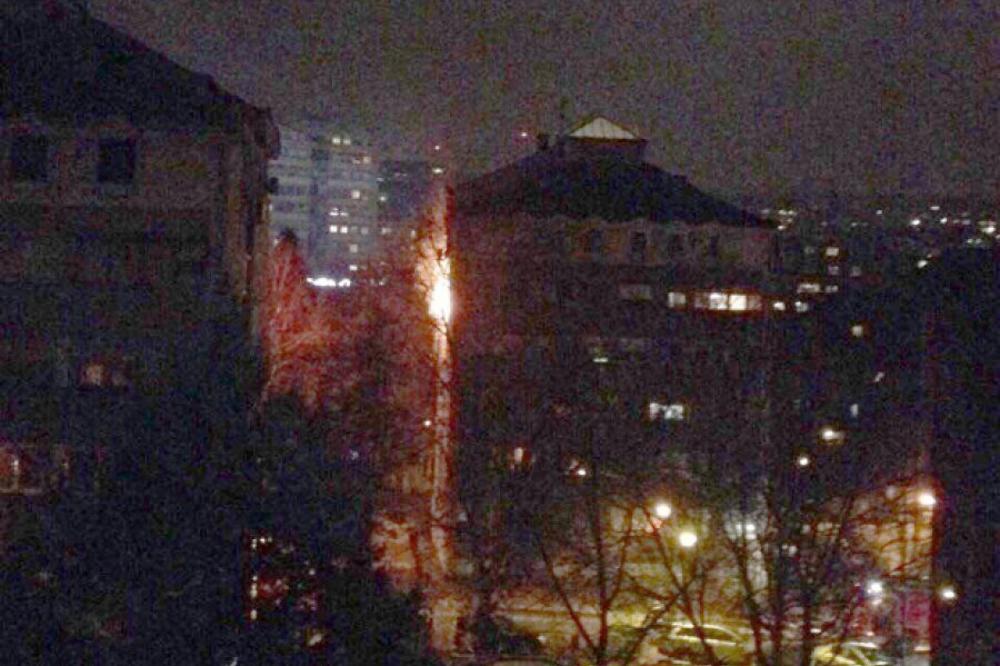 UŽASAN POŽAR U BEOGRADU: Vatrena stihija guta zgrade na Banovom Brdu! (FOTO)