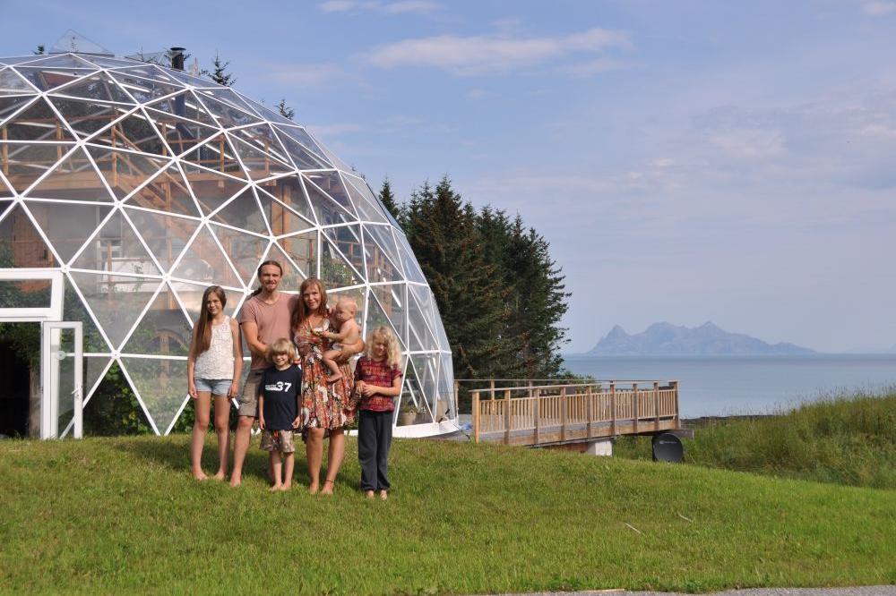 Kao u iglou: Norveška porodica je sama napravila solarnu kuću! (FOTO) (VIDEO)