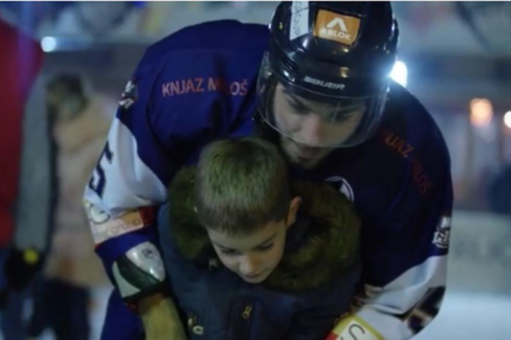Beogradski Risovi iznenadili mališane i preneli im svoju ljubav prema hokeju! (VIDEO)