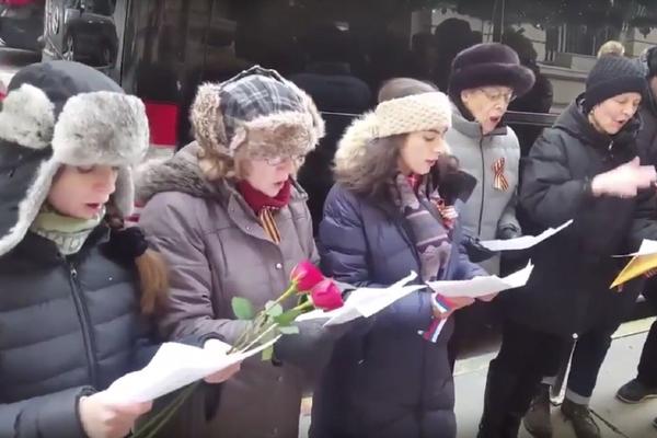 OVO JE PRAVA AMERIKA! Zaplakaćete kad čujete kako Njujorčani pevaju RUSKU HIMNU u čast hora Aleksandrov! (FOTO)(VIDEO)
