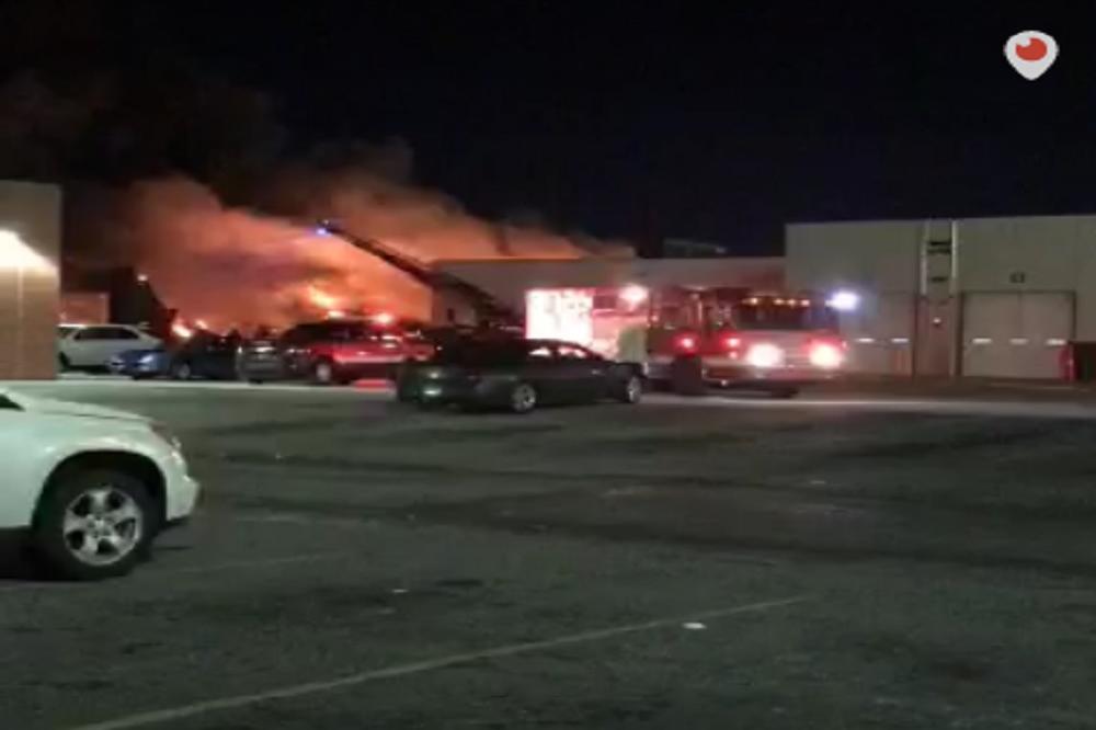 EKSPLOZIJA U DETROITU: Gori autobuska stanica, bukti veliki plamen! (FOTO) (VIDEO)